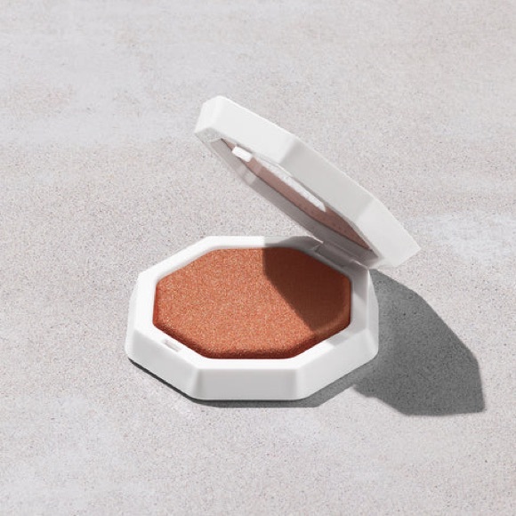 Fenty Beauty Other - Fenty Beauty Demi'Glow Highlighter - That’$ Rich